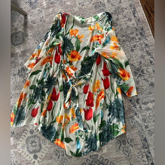 Alice and Olivia Maylin Robe with Belt, Greenwich Garden Soft Cream, M/L - Picture 2 of 4